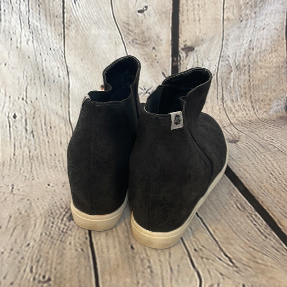 Coconuts By Matisse Black Wedged Heel Slip-On Sneakers Size 7.5 - Picture 6 of 10